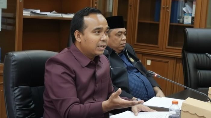 RDP sengketa lahan Desa Jonggon A dan Kelurahan Loa Ipuh Darat dipimpin oleh Ketua Komisi I  DPRD Kukar, Desman Minang Endianto. Foto: BorneoFlash/Ernita Sriana