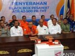 Konferensi pers perkembangan penanganan kecelakaan pesawat ATR 42-500 milik perusahaan penerbangan IAT wilayah pegunungan Bulusaraung, di Kantor Basarnas Makassar, Sulawesi Selatan Kamis (22/1/2026). Foto: BorneoFlash/ANTARA FOTO/ Hasrul Said