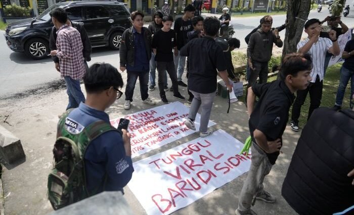Mahasiswa Peduli Lingkungan (Formula) Kalimantan Timur (Kaltim), saat mendatangi kantor ESDM Kaltim. Foto: BorneoFlash/EsdmKaltim