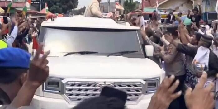 Masyarakat Kabupaten Karawang, Jawa Barat, antusias menyambut kehadiran Presiden RI Prabowo Subianto dalam agenda Panen Raya dan Pengumuman Swasembada Pangan di kampung mereka, Rabu (7/1/2026). FOTO : ANTARA/HO-Sekretariat Presiden