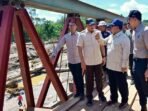 Presiden Prabowo Subianto bersama Menteri Pertahanan Sjafrie Sjamsoeddin meninjau lokasi bencana. FOTO: ANTARA/HO-Kemenhan