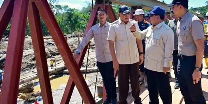 Menhan Sjafrie Tinjau Posko Kesehatan TNI di Tapanuli Selatan