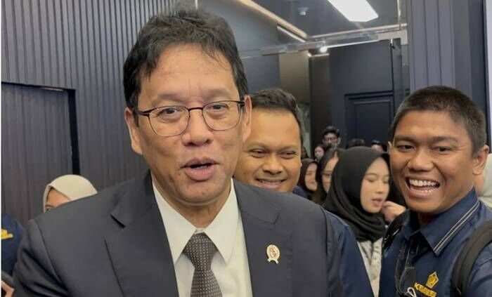 Menteri Keuangan Purbaya Yudhi Sadewa menjawab pertanyaan wartawan dalam wawancara cegat di Jakarta, Rabu (14/1/2026). FOTO: ANTARA/Imamatul Silfia