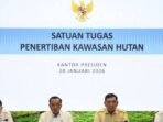 Arsip - Mensesneg Prasetyo Hadi (kedua kiri) bersama Menhan Sjafrie Sjamsoeddin (kedua kanan), Jaksa Agung ST Burhanuddin (kiri) dan Menteri ATR/Kepala BPN Nusron Wahid memberikan keterangan pers tentang pencabutan izin usaha perhutanan di Kantor Presiden, Jakarta, Selasa (20/1/2026). FOTO : ANTARA/Hafidz Mubarak A/rwa/pri Arsip - Mensesneg Prasetyo Hadi (kedua kiri) bersama Menhan Sjafrie Sjamsoeddin (kedua kanan), Jaksa Agung ST Burhanuddin (kiri) dan Menteri ATR/Kepala BPN Nusron Wahid memberikan keterangan pers tentang pencabutan izin usaha perhutanan di Kantor Presiden, Jakarta, Selasa (20/1/2026). FOTO : ANTARA/Hafidz Mubarak A/rwa/pri