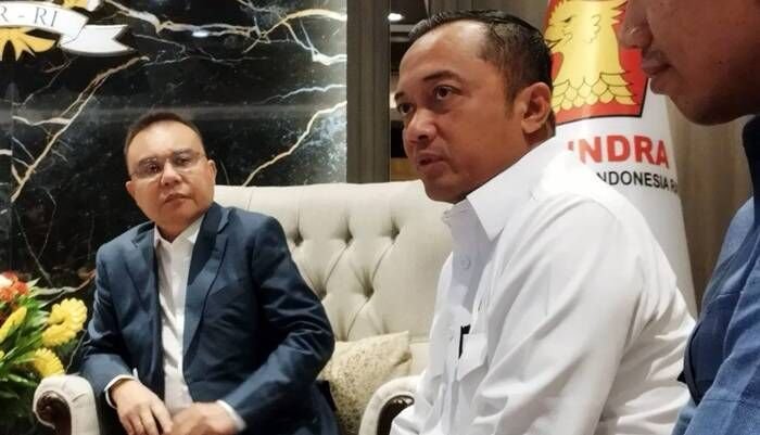 Menteri Sekretaris Negara (Mensesneg) Prasetyo Hadi bersama Wakil Ketua DPR RI Sufmi Dasco Ahmad di kompleks parlemen, Jakarta, Senin (19/1/2026). FOTO: ANTARA/Bagus Ahmad Rizaldi/am.