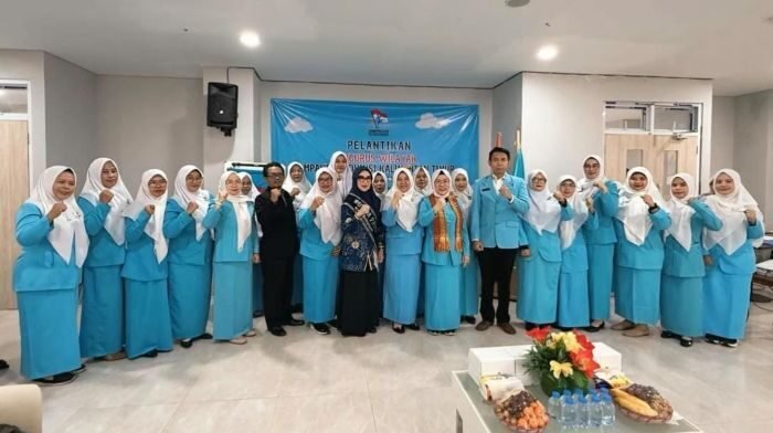 Bunda PAUD Kota Balikpapan, Hj. Nurlena Rahmad Mas’ud, saat menghadiri Pelantikan HIMPAUDI Kalimantan Timur masa bakti 2026–2030, yang digelar di Asrama Haji Balikpapan, pada Minggu (11/1/2026). Foto: BorneoFlash/Ist