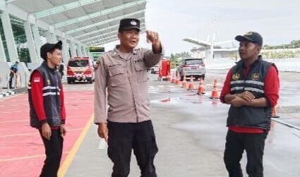 Personel Polsek Kawasan Bandara SAMS Sepinggan Balikpapan menggelar KRYD serta pengamanan Kamtibmas, di kawasan bandara, pada Jumat (16/1/2026). Foto: BorneoFlash/Ist