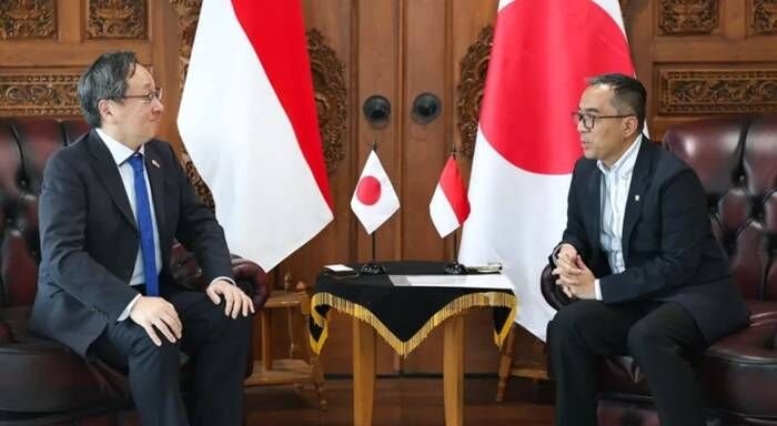 Pertemuan Menteri Pendidikan Tinggi, Sains, dan Teknologi (Mendiktisaintek), Brian Yuliarto (kanan) dengan Charge d’Affaires Kedutaan Besar Jepang untuk Indonesia, Myochin Mitsuru (kiri) di Jakarta, Rabu (14/1/2026). FOTO : ANTARA/HO-Kemdiktisaintek