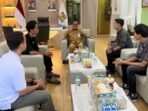 Pertemuan Wakil Wali Kota Balikpapan, H. Bagus Susetyo dengan Ketua Umum HMI Cabang Balikpapan periode 2026–2027, Ahmad Yoga beserta para pengurus, di Ruang Kerja Wakil Wali Kota Balikpapan, pada Selasa (27/1/2026). Foto: BorneoFlash/Niken Sulastri Pertemuan Wakil Wali Kota Balikpapan, H. Bagus Susetyo dengan Ketua Umum HMI Cabang Balikpapan periode 2026–2027, Ahmad Yoga beserta para pengurus, di Ruang Kerja Wakil Wali Kota Balikpapan, pada Selasa (27/1/2026). Foto: BorneoFlash/Niken Sulastri