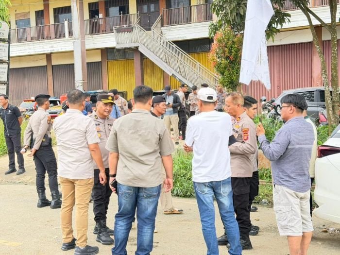 Polres Kubar Amankan Aksi Warga Terkait Penutupan Jalan di Ruas Simpang Raya–Sekolaq Darat