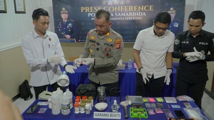 Polsek Samarinda Seberang Gelar kegiatan press conference yang digelar di Aula Bhayangkari Mako Polsek Samarinda Seberang, pada Senin (19/01/2026). HO/Humas Polresta Samarinda