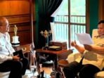 Presiden Prabowo Subianto (kanan) menerima CEO Danantara sekaligus Menteri Investasi dan Hilirisasi Rosan Roeslani, di Kediaman pribadi Kepala Negara di Hambalang, Bogor, Minggu (4/1/2026). FOTO : ANTARA/HO-Instagram/@sekretariat.kabinet/pri.