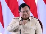 Presiden Prabowo Subianto memimpin rapat terbatas bersama sejumlah menteri dan jajaran direksi dari 15 BUMN, serta petinggi Danantara di kompleks Rumah Hunian Danantara di Kabupaten Aceh Tamiang, Provinsi Aceh, Kamis (1/1/2026).FOTO: HO-BPMI Sekretariat Presiden.