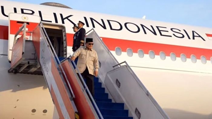 Presiden RI Prabowo Subianto tiba di Lanud Halim Perdanakusuma, Jakarta, Sabtu (24/1/2026), seusai menuntaskan rangkaian agenda di Inggris, Swiss, hingga Prancis. Foto: ANTARA/HO-Sekretariat Presiden