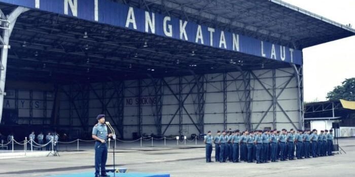 Puspenerbal menggelar Apel Khusus dalam rangka pengecekan seluruh personel, di Apron Hanggar Lanudal Juanda, pada Senin (5/1/2025). Foto: HO/tnial.mil.id