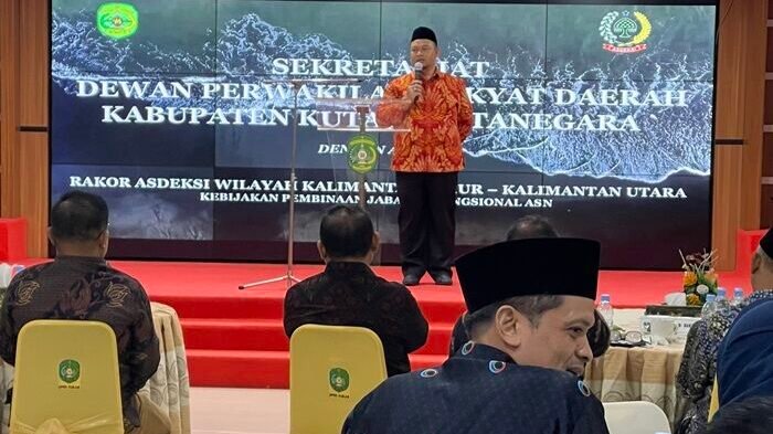 Sekwan DPRD Kutim Jainuddin, SE., MM Saat menghadiri Rakor ASDEKSI Wilayah Kaltimtara yang digelar di Gedung Serba Guna Sekretariat DPRD Kabupaten Kukar, pada tanggal 22–24 Januari 2026. Foto: HO/Setwan dprdkutim