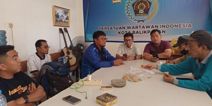 Rapat akhir persiapan Konferda PWI Kota Balikpapan, di Kantor PWI Balikpapan, pada Selasa (27/1/2026). Foto: BorneoFlash/Ist