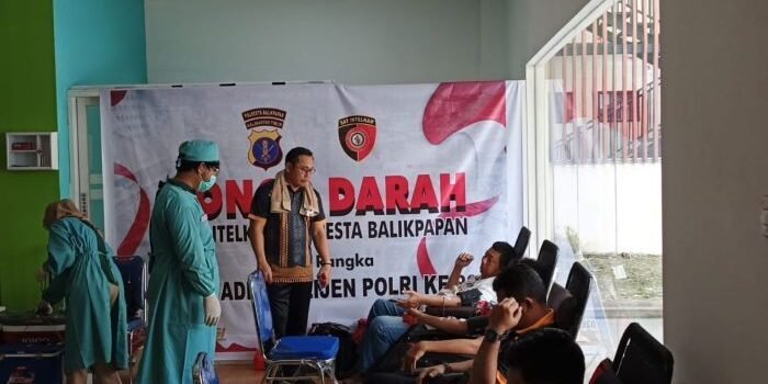Satuan Intelkam Polresta Balikpapan melaksanakan serangkaian kegiatan sosial dalam Rangka Hari Jadi ke-80 Intelijen Polri, pada Jumat (02/01/2026). Foto: HO/Humas Polresta Balikpapan