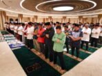 Sholat Subuh berjamaah perdana di Masjid Negara Ibu Kota Nusantara (IKN) digelar khidmat di tengah suasana teduh Nusantara, pada Minggu (11/01/2026). Foto: HO/Humas Otorita IKN