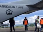 TNI AL menyalurkan bantuan kemanusiaan berupa beras melalui udara kepada warga terdampak bencana di wilayah Kabupaten Gayo Lues, Aceh, pada Selasa (6/1/2026). Foto: HO/tnial.mil.id