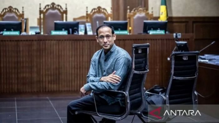 Terdakwa kasus dugaan korupsi dalam digitalisasi pendidikan pengadaan laptop Chromebook Nadiem Makarim saat bersiap mengikuti sidang pembacaan eksepsi di Pengadilan Tipikor, Jakarta, Senin (5/1/2026). Foto: BorneoFlash/Antara/Bayu Pratama S