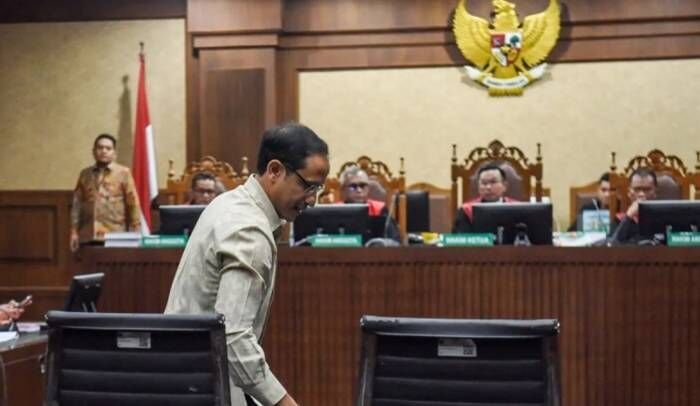 Terdakwa kasus dugaan korupsi dalam digitalisasi pendidikan pengadaan laptop Chromebook Nadiem Makarim (tengah) mengikuti sidang lanjutan dengan agenda tanggapan JPU atas eksepsi terdakwa di Pengadilan Tipikor, Jakarta, Kamis (8/1/2026). Dalam tanggapannya JPU Kejaksaan Agung meminta majelis hakim menolak nota keberatan atau eksepsi dari mantan Menteri Pendidikan, Kebudayaan, Riset dan Teknologi (Mendikbudristek) periode 2019-2024 Nadiem Makarim dan penasihat hukumnya. FOTO : ANTARA/Indrianto Eko Suwarso/nz.