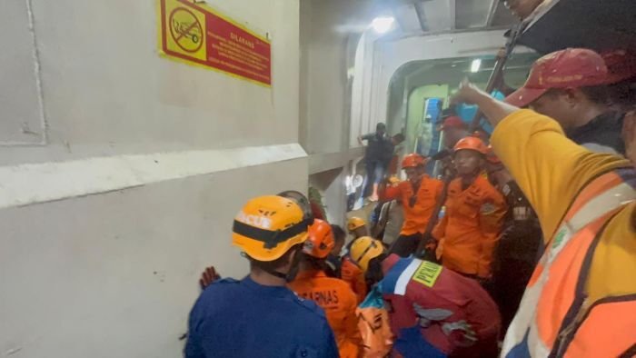 Tim SAR Gabungan kembali menemukan dua korban Kecelakaan Kapal Feri Dharma Kartika IX, pada Selasa (27/1/2026). Foto: BorneoFlash/Niken Sulastri