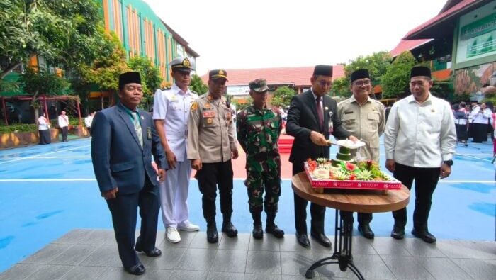 Upacara peringatan HAB ke 80 Kementerian Agama, di Halaman Kantor Kementerian Agama Kota Balikpapan, pada Sabtu (3/1/2026). Foto: BorneoFlash/Niken Sulastri