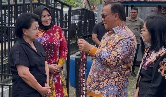 Wakil Wali Kota Balikpapan, H. Bagus Susetyo menyambut kunjungan Ketua Ikatan Adhyaksa Dharmakarini, Sruning Burhanuddin, berkunjung ke Rumah Cagar Alam Dahor yang berlokasi di Jalan Dahor Kelurahan Baru Ilir, Kecamatan Balikpapan Barat, pada Kamis (22/1/2026). Foto: BorneoFlash/Niken Sulastri