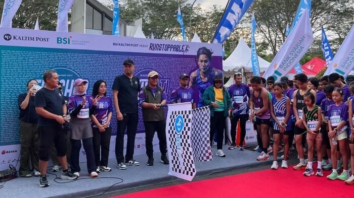 Wakil Wali Kota Balikpapan, H. Bagus Susetyo saat membuka Kegiatan Runsfantable dalam rangka ulang tahun Kaltim Pos ke-38 dan BSI ke-5, di Grand City, pada Minggu (25/01/2026). Foto: BorneoFlash/Niken Sulastri