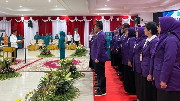 Wali Kota Balikpapan, Rahmad Mas’ud melantik pengurus Tim Penggerak PKK dan Tim Pembina Posyandu Kota Balikpapan periode 2025–2030, di Auditorium Balai Kota Balikpapan, pada Rabu (14/1/2026). Foto: BorneoFlash/Niken Sulastri
