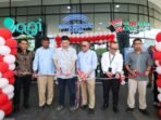 Deputi Bidang Pendanaan dan Investasi Otorita IKN, Sudiro Roi Santoso dan  Direktur Electronic City, Michael Iskandar dalam peresmian Bank Artha Graha Internasional, Electronic City dan Grooceries City di Kantor Bersama, Kawasan Inti Pusat Pemerintahan, Ibu Kota Nusantara pada Senin (22/12/2025). Foto: HO/Humas Otorita IKN
