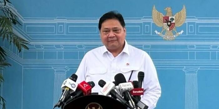 Menteri Koordinator Bidang Perekonomian (Menko Ekon) Airlangga Hartarto menghadiri rapat terbatas bersama Presiden Prabowo Subianto di Istana Kepresidenan, Jakarta, Rabu (11/2/2026). ANTARA/Maria Cicilia Galuh