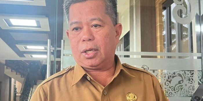 Asisten II Bidang Ekonomi dan Pembangunan Pemkot Samarinda, Marnabas Patiroy. Foto: BorneoFlash/Nur Ainunnisa