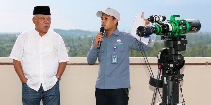 Kepala Otorita Ibu Kota Nusantara, Basuki Hadimuljono Saat pengamatan hilal untuk penentuan 1 Ramadhan 1447 H. Foto: HO/Humas Otorita IKN