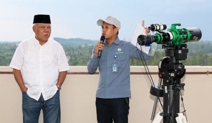 Kepala Otorita Ibu Kota Nusantara, Basuki Hadimuljono Saat pengamatan hilal untuk penentuan 1 Ramadhan 1447 H. Foto: HO/Humas Otorita IKN