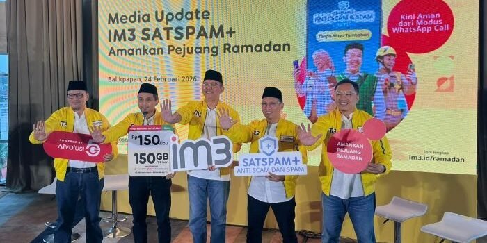 Acting Officer Head of Circle Kalisumapa & SVP Head of Prepaid Sales & Distribution Kalisumapa, Yogo Pandego Bagus Widodo; SVP Head of Region Kalimantan, Sugiyanto; VP Head of Marketing Circle Kalisumapa,Tepi Aditia dan VP Head of Technology Circle Kalisumapa, Deny Houstin Wahid, dalam Kegiatan Media Update IM3 SATSPAM+ Amankan Pejuang Ramadan, di Grand Jatra Hotel Balikpapan, pada Selasa (24/2/2026). Foto: BorneoFlash/Niken Sulastri