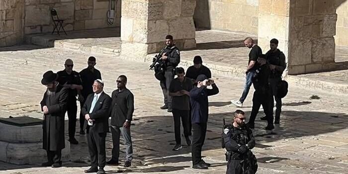 Ilustrasi - Penyerbuan Masjid Al Aqsa oleh kepala keamanan sayap kanan, Itamar Ben-Gvir, di bawah pengawalan pasukan pendudukan zionis Israel. FOTO : ANTARA/Anadolu/py.