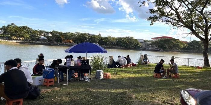 Kawasan PKL yang berada di Polder Air Hitam. Foto: BorneoFlash/Nur Ainunnisa