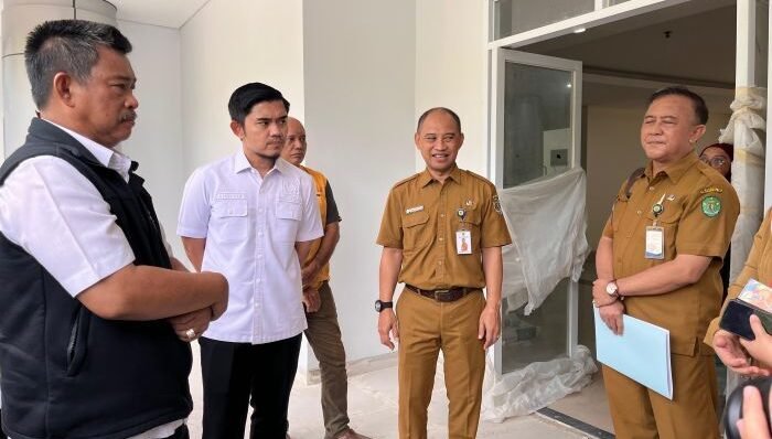 Komisi IV DPRD Kaltim Meninjau langsung Gedung Pandurata yang berada di lingkungan RSUD AWS, pada Senin (9/2/2026). Foto: BorneoFlash/Nur Ainunnisa