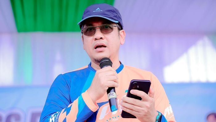 Manajemen PHSS saat memberikan sambutan dalam cara jalan sehat di Muara Jawa. Foto: HO/Humas PHSS