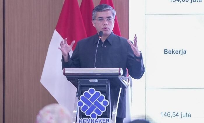 Menaker Yassierli pada Forum Diskusi Layanan Penggunaan Tenaga Kerja Asing di BBPKK Bandung Barat, pada Jumat (30/1/2026). Foto: HO/Biro Humas Kemnaker