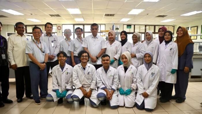 Menaker Yassierli saat melakukan monitoring dan evaluasi pemagangan nasional di PT Ecogreen Oleochemicals, Batam, Kepulauan Riau, pada Selasa (24/2/2026). Foto: HO/Biro Humas Kemnaker