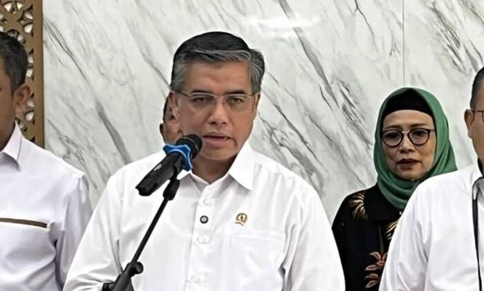 Menteri Ketenagkerjaan (Menaker) Yassierli dalam jumpa pers di Kementerian Ketenagakerjaan (Kemnaker) RI, Jakarta, Rabu (25/2/2026). FOTO : ANTARA/Arnidhya Nur Zhafira