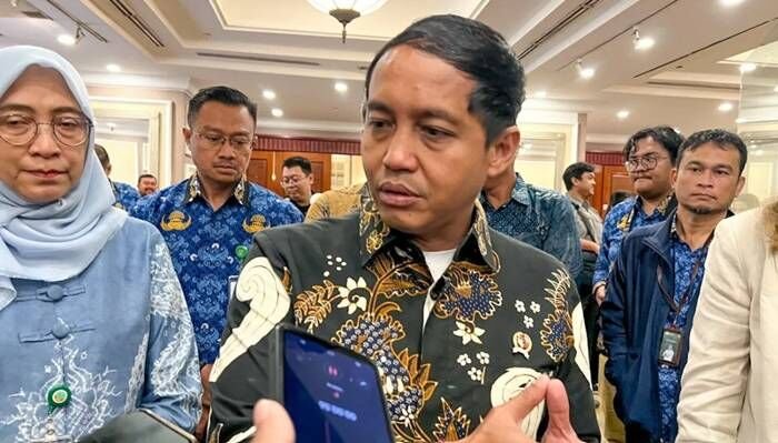 Menteri Kehutanan Raja Juli Antoni menjawab pertanyaan awak media ditemui di sela-sela Acara Lesson Learned Workshop bertajuk Bergerak dari Tapak: Menyemai Perhutanan Sosial yang Inklusif untuk Hutan Lestari dan Masyarakat Sejahtera di Jakarta, Kamis (19/2/2026). FOTO : ANTARA/Harianto