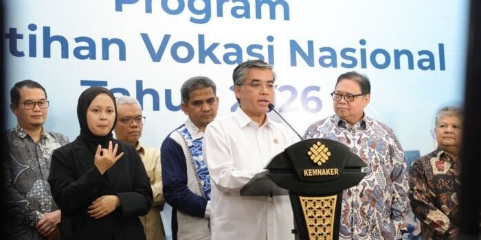 Menteri Ketenagakerjaan, Yassierli dalam Konferensi Pers terkait Program Pelatihan Vokasi Nasional Tahun 2026 di Kantor Kemnaker, pada Jumat (27/2/2026). Foto: HO/Biro Humas Kemnaker