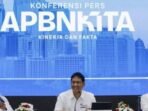 Menteri Keuangan Purbaya Yudhi Sadewa (tengah) bersama Wakil Menteri Keuangan Juda Agung (kanan) dan Wakil Menteri Keuangan Suahasil Nazara (kiri) berbincang sebelum menyampaikan keterangan pada konferensi pers APBN KiTa edisi Februari 2026 di Jakarta, Senin (23/2/2026). Kementerian Keuangan melaporkan Anggaran Pendapatan dan Belanja Negara (APBN) 2026 mengalami defisit sebesar Rp54,6 triliun atau 0,21 persen terhadap produk domestik bruto (PDB) per Januari 2026 namun masih dalam koridor desain APBN 2026. FOTO : ANTARA/Asprilla Dwi Adha/YU/pri.
