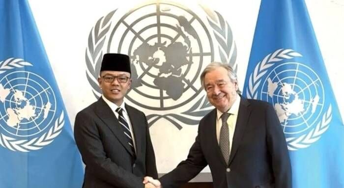 Menteri Luar Negeri Indonesia Sugiono (kiri) dalam pertemuan bilateral dengan Sekretaris Jenderal PBB Antonio Guterres (kanan) di Markas Besar PBB, New York, Senin (16/2/2026). FOTO : ANTARA/HO-Kemlu RI/pri.