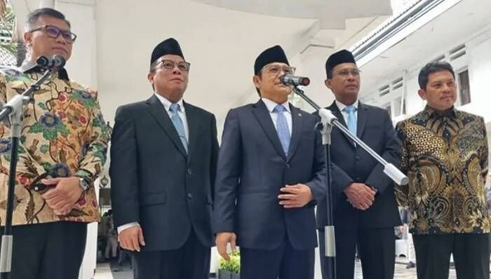 Eks Dirut BPJS Ketenagakerjaan Pramudya Iriawan Buntoro, Direktur Utama BPJS Ketenagakerjaan Saiful Hidayat, Menko Bidang Pemberdayaan Masyarakat Muhaimin Iskandar, Direktur Utama BPJS Kesehatan Prihati Pujowaskito, Direktur Utama BPJS Kesehatan Prihati Pujowaskito saat konferensi pers di Jakarta, Jumat (20/2/2026). FOTO : ANTARA/Anita Permata Dewi/pri.
