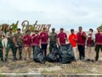 Otorita IKN bersama Grup 4 Kopassus, aparat kewilayahan dari Kecamatan Samboja Barat dan Kelurahan Sungai Merdeka, serta Balai Perhutanan Sosial Kutai Kartanegara berhasil melaksanakan aksi bersih sampah di Ibu Kota Nusantara, pada Rabu (11/2/2026). Foto: HO/Humas Otorita IKN